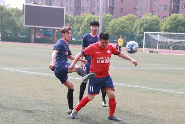 火箭力克公牛7连胜 利拉德30+12雄鹿险胜篮网