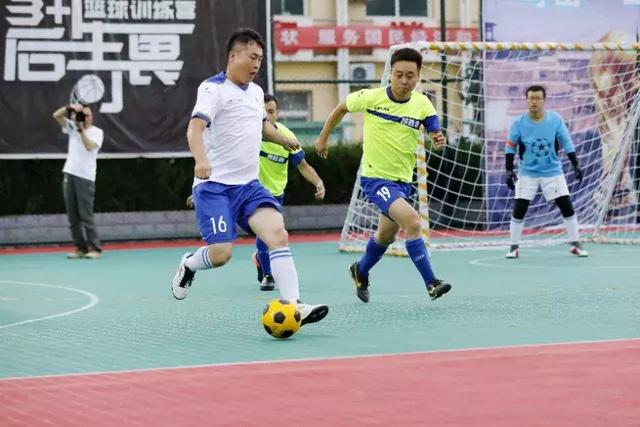 萨林杰18+20沈梓捷20分深圳力克北京 方硕19+7